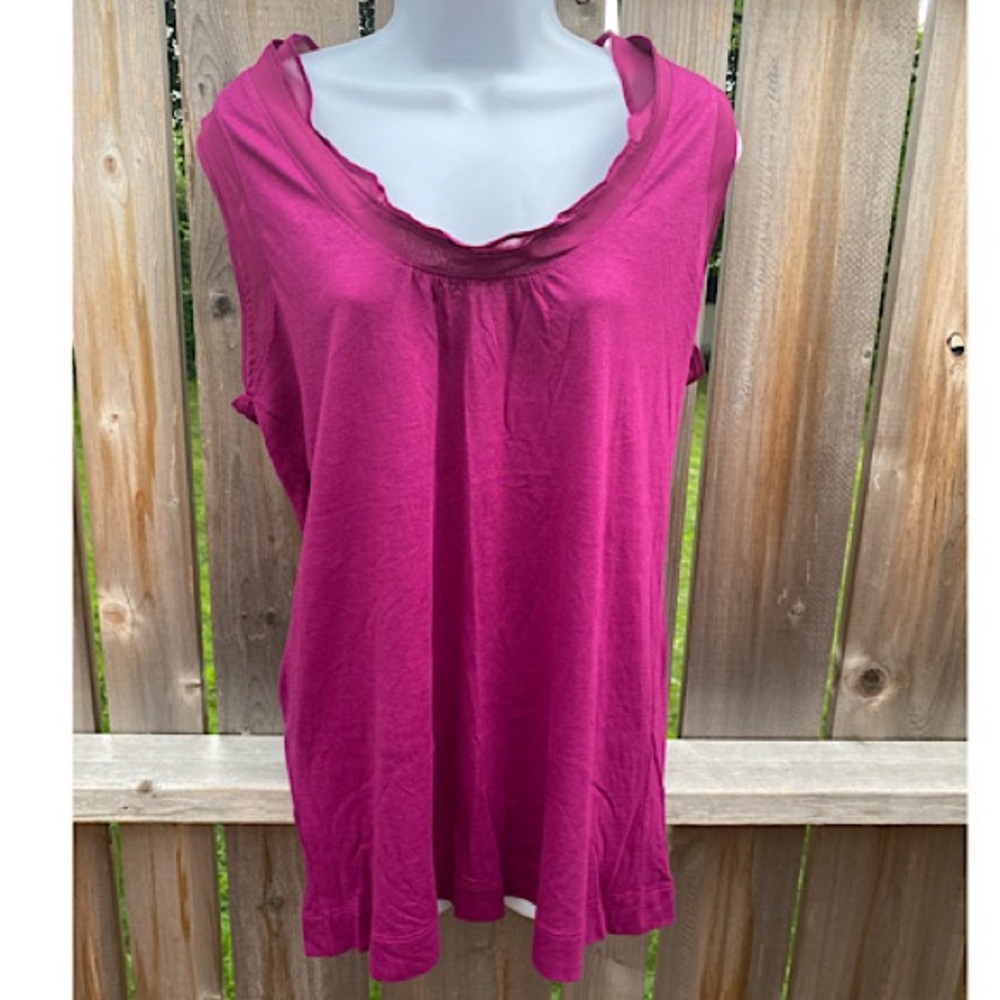 🌺 NWT GAP sleeveless neck detail blouse 🌺